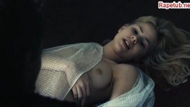 Stupid Girl Paid for the Rent With Her Pussy